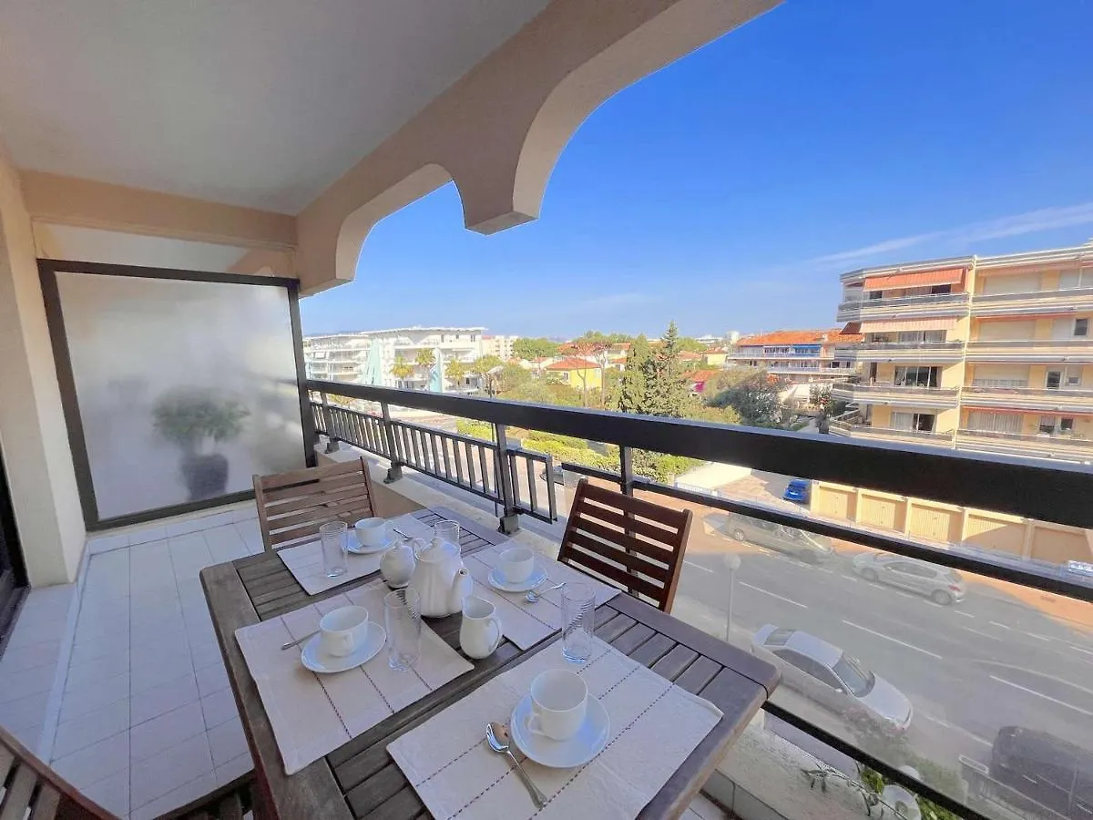 Apartment Studio Cabine A 200M De Port Frejus, Plage, Commerces, Terrasse, 4 Couchages, Menage Inclus - Fr-1-226A-31 France