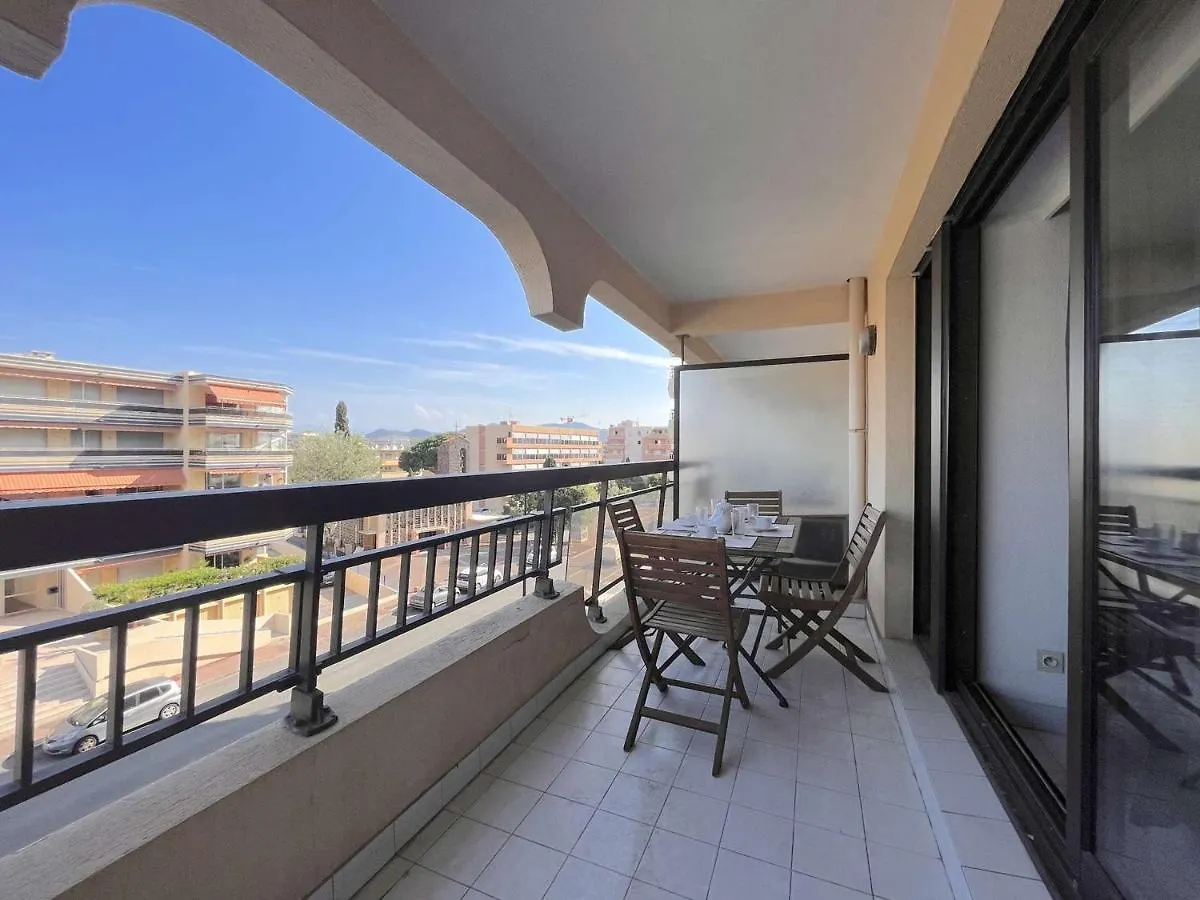 Studio Cabine A 200M De Port Frejus, Plage, Commerces, Terrasse, 4 Couchages, Menage Inclus - Fr-1-226A-31 Apartman