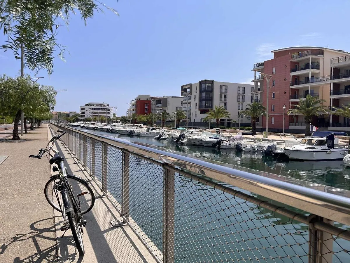 Studio Cabine A 200M De Port Frejus, Plage, Commerces, Terrasse, 4 Couchages, Menage Inclus - Fr-1-226A-31 Apartman