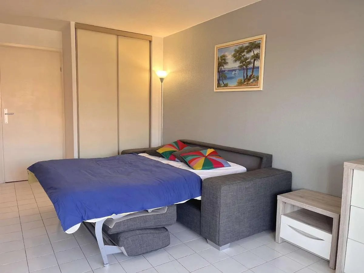 Studio Cabine A 200M De Port Frejus, Plage, Commerces, Terrasse, 4 Couchages, Menage Inclus - Fr-1-226A-31 0*,  Franciaország