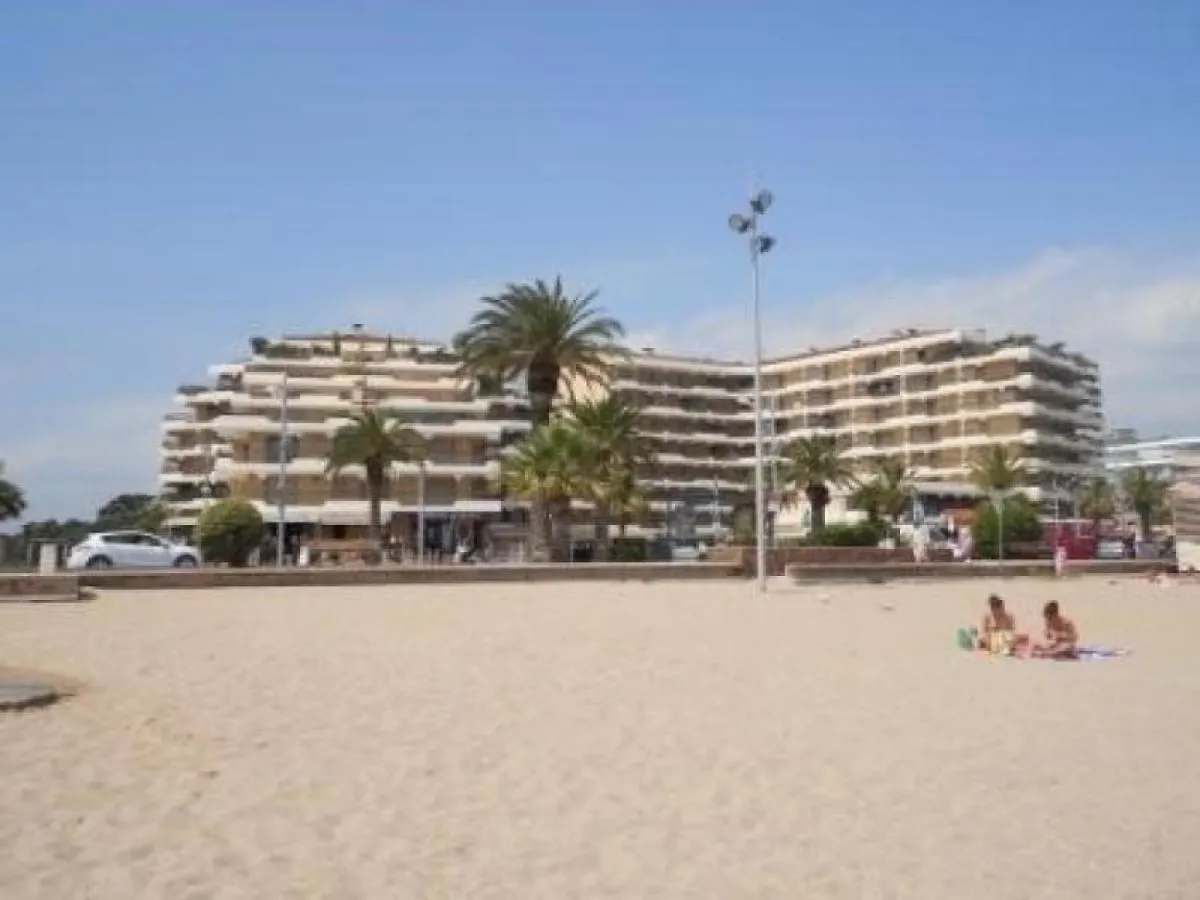 Studio Cabine A 200M De Port Frejus, Plage, Commerces, Terrasse, 4 Couchages, Menage Inclus - Fr-1-226A-31 Frejus